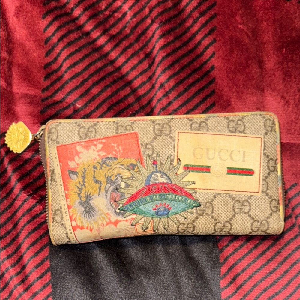 Gucci Beige Wallet with Colorful Embroidery patches
